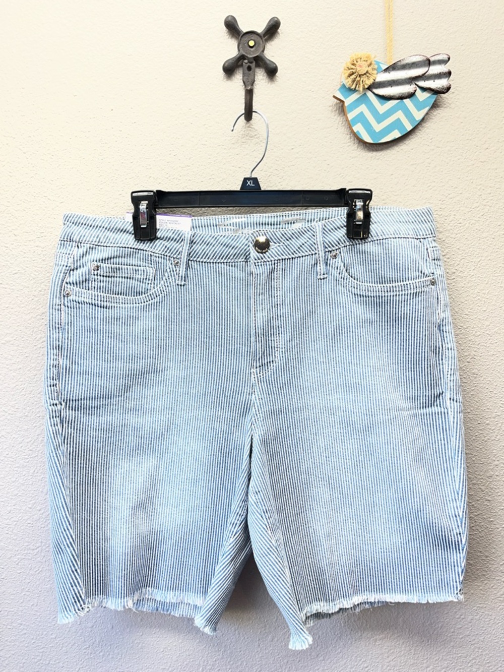 Seven 7 sunset Bermuda shorts size 16